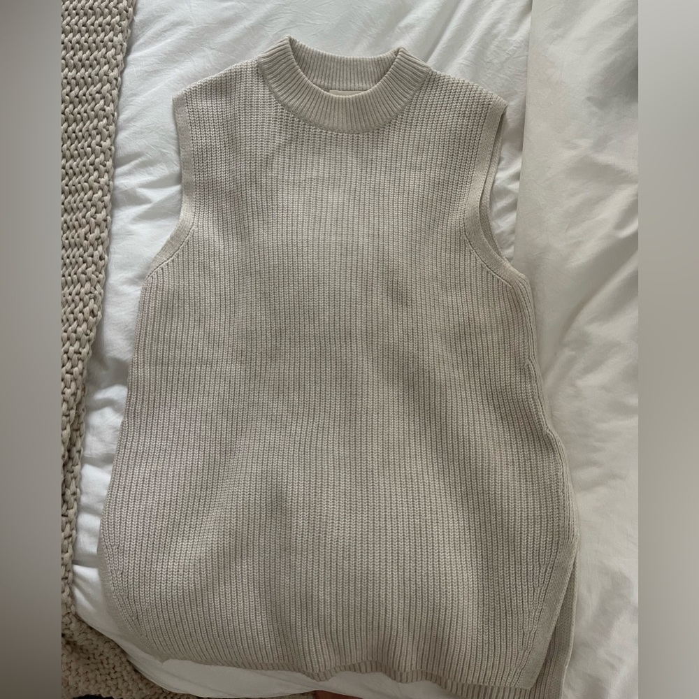 Oversized H&M sweater. In great condition!